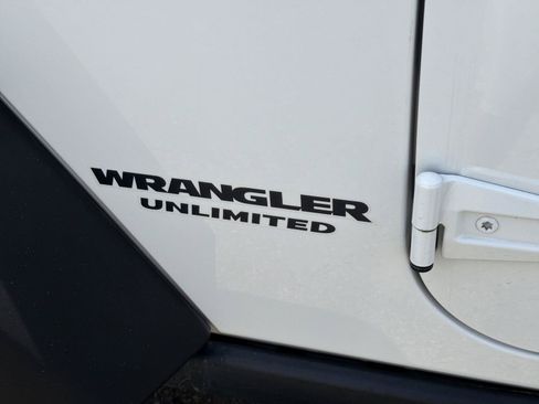 Used 2017 Jeep Wrangler Unlimited Sport AWD/4WD image 27