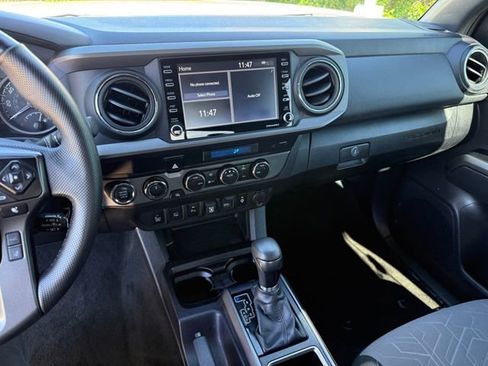 Used 2023 Toyota Tacoma TRD Off-Road w/ Technology Package AWD/4WD image 17