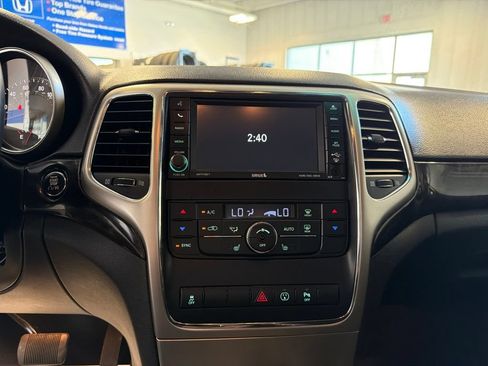 Used 2013 Jeep Grand Cherokee Laredo AWD/4WD image 14