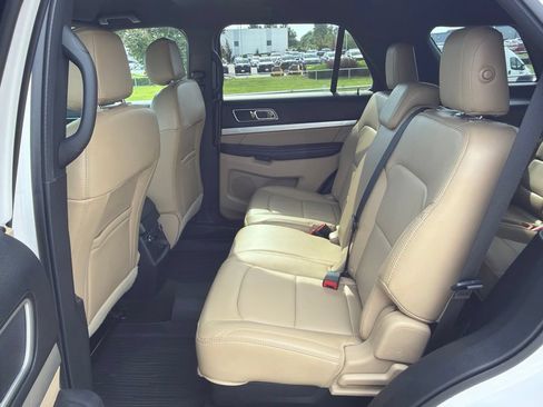 Used 2017 Ford Explorer XLT w/ Equipment Group 202A AWD/4WD image 40