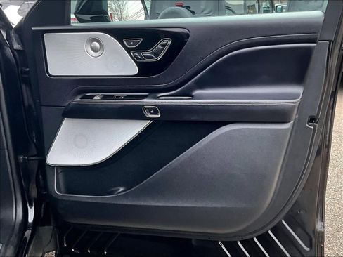 Used 2022 Lincoln Aviator Reserve w/ Equipment Group 201A image 12