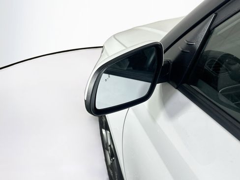 Used 2025 Hyundai Venue SEL image 16