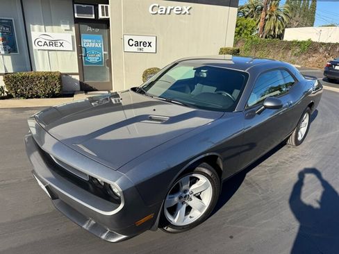 Used 2012 Dodge Challenger SXT image 3
