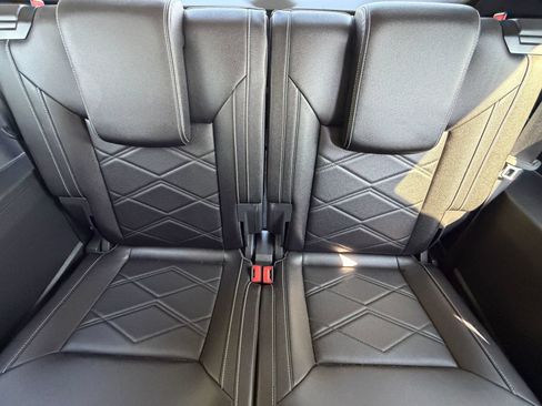 Used 2025 Volkswagen Atlas SE FWD image 27