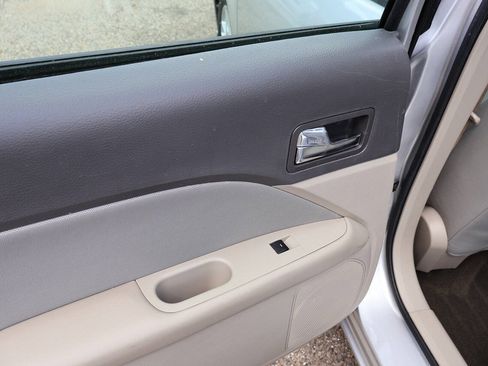 Used 2012 Ford Fusion S FWD image 16