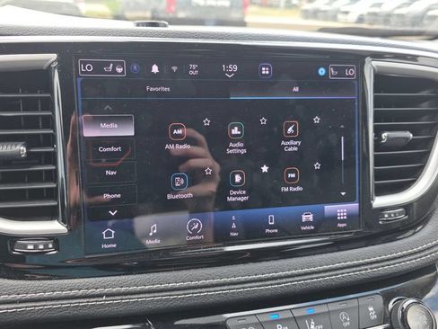 Used 2022 Chrysler Pacifica Touring-L w/ Uconnect Theater Family Group FWD image 18