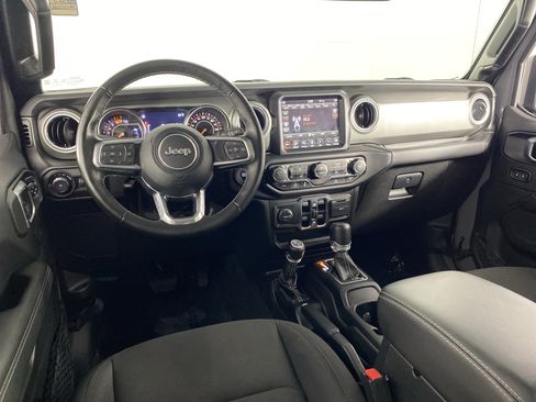 Used 2022 Jeep Wrangler Unlimited Sahara w/ Cold Weather Group AWD/4WD image 19
