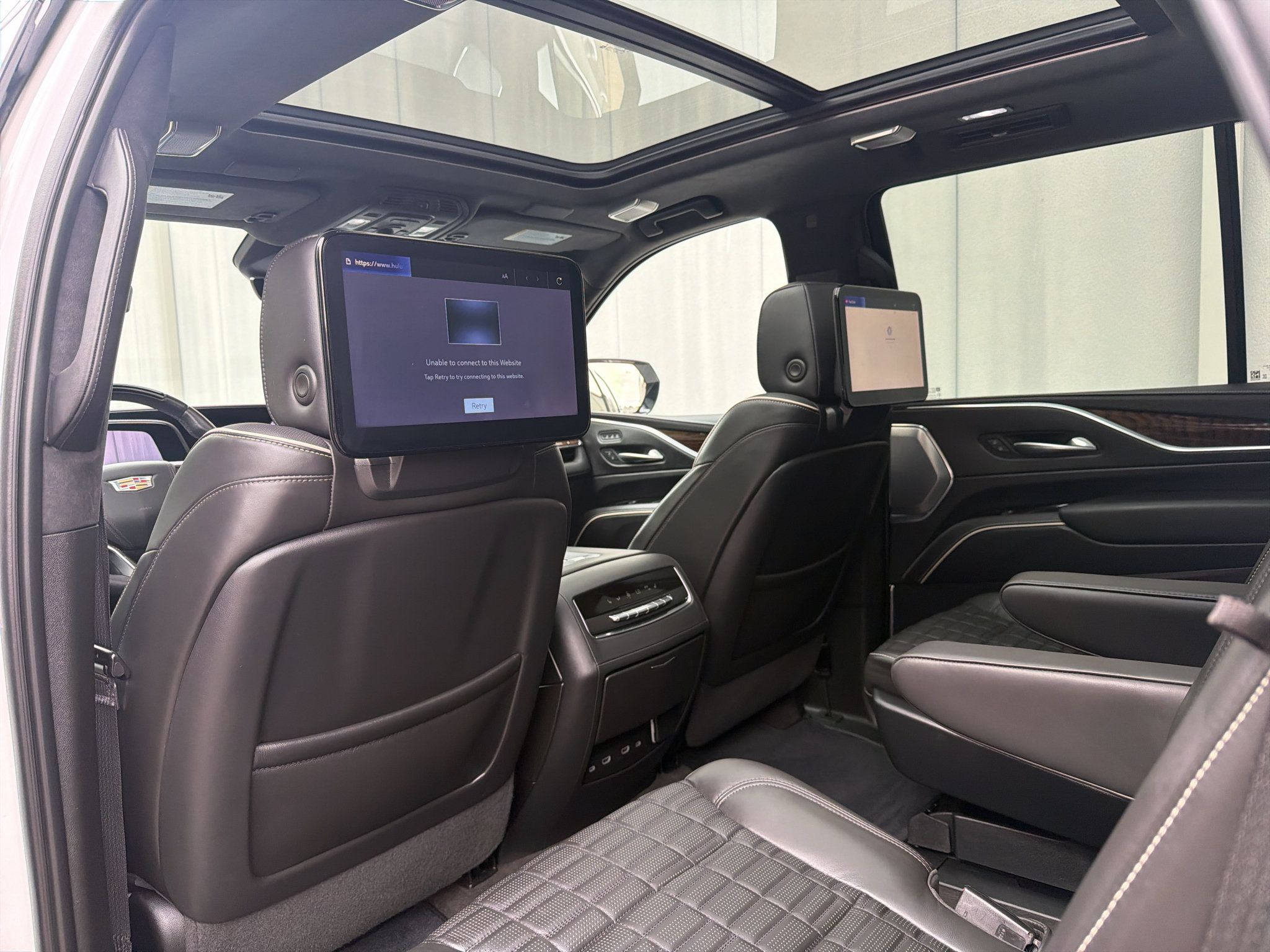 Used 2022 Cadillac Escalade Sport Platinum w/ Heavy-Duty Trailer Package AWD/4WD image 13