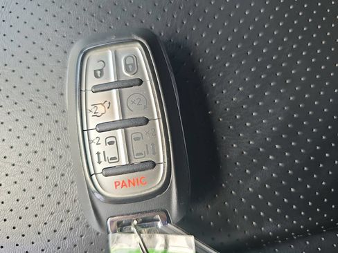 Used 2023 Chrysler Pacifica Touring-L w/ S Appearance Package AWD/4WD image 34