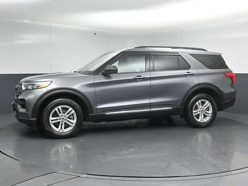 Certified 2022 Ford Explorer XLT w/ Class IV Trailer Tow Package AWD/4WD image 4