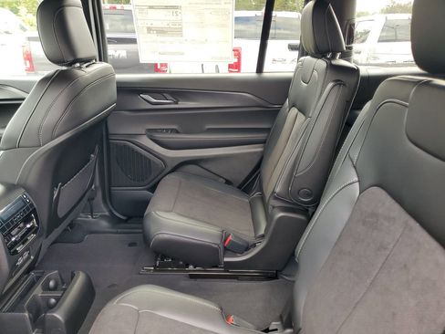 New 2025 Jeep Grand Cherokee L Altitude AWD/4WD image 25