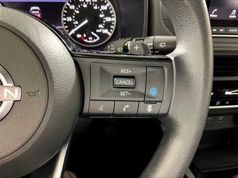 Used 2023 Nissan Rogue SV AWD/4WD image 12