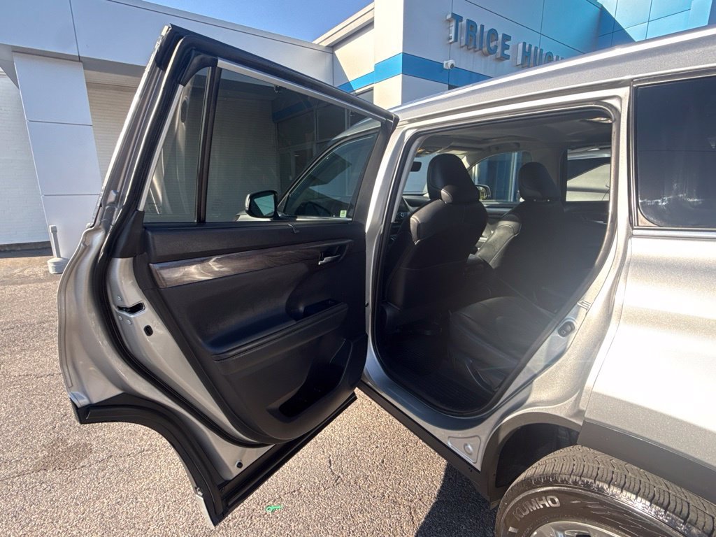 Used 2022 Toyota Highlander Limited AWD/4WD image 13