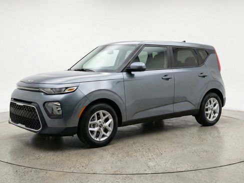 Used 2025 Kia Soul LX w/ LX Technology Package FWD image 3