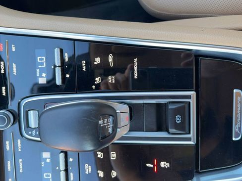 Used 2018 Porsche Panamera 4 image 27