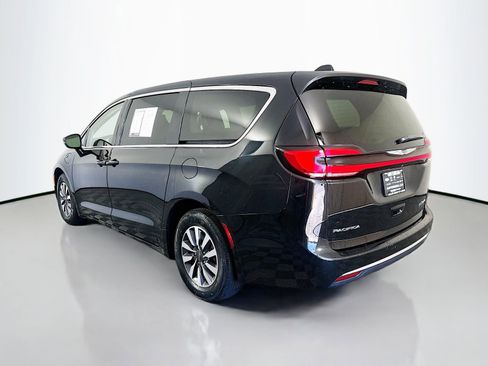 Used 2022 Chrysler Pacifica Touring-L FWD image 5