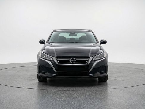 Used 2025 Nissan Altima 2.5 SV image 2