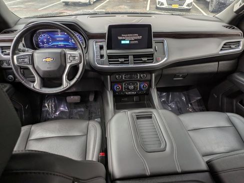 Used 2023 Chevrolet Suburban LT w/ Luxury Package image 18