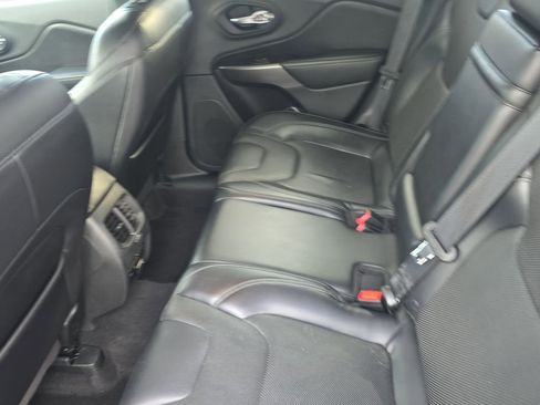 Used 2019 Jeep Cherokee Limited image 14