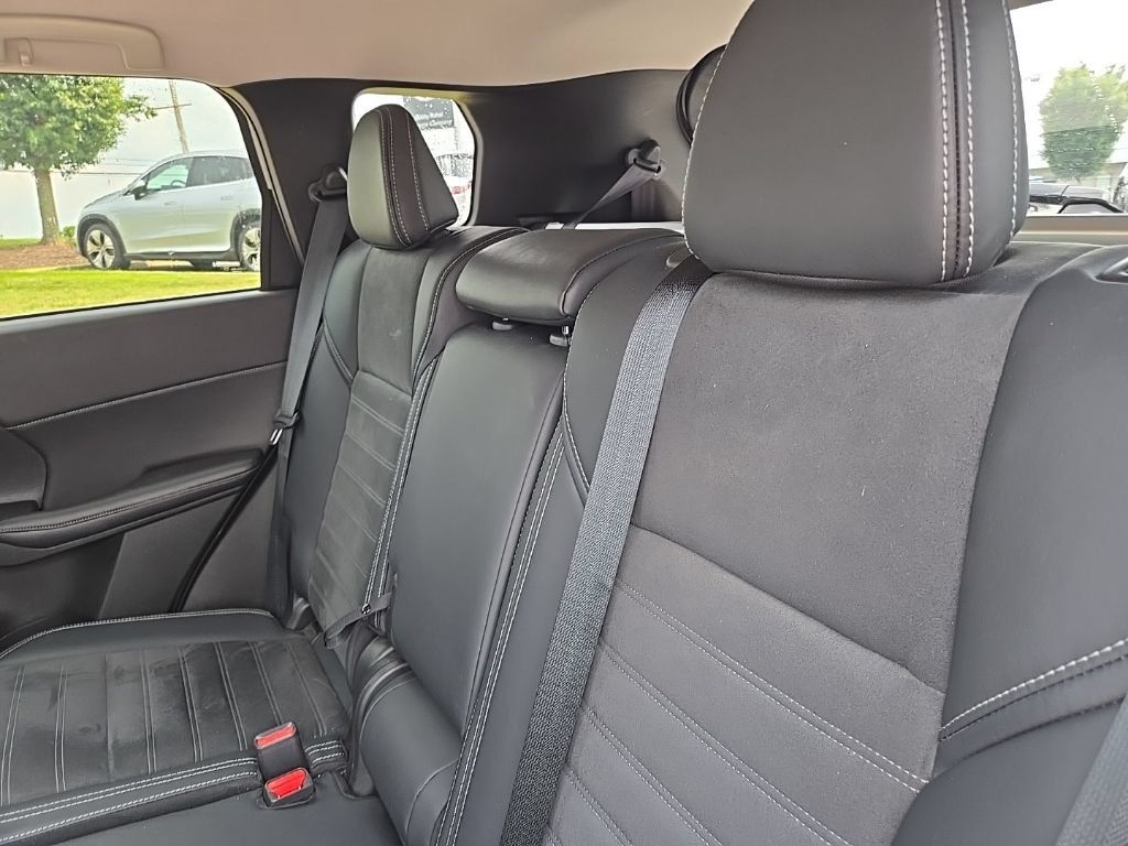 Used 2024 Mitsubishi Outlander SE AWD/4WD image 29