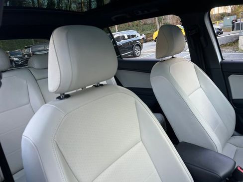 Used 2020 Volkswagen Tiguan SE R-Line image 32