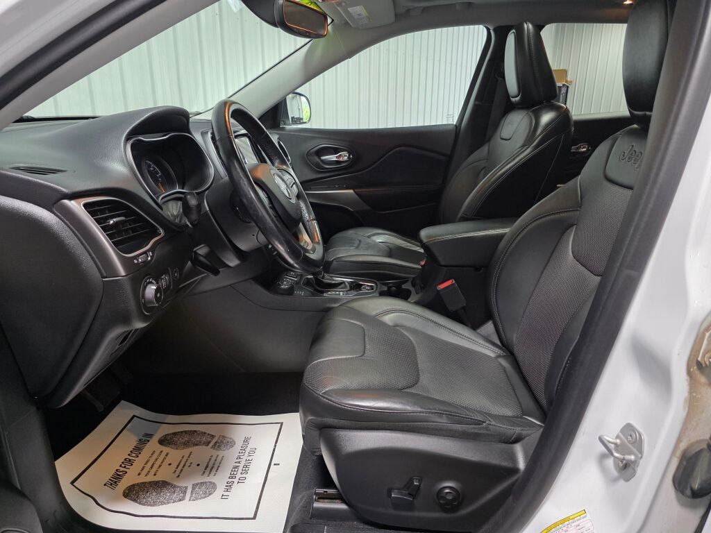 Used 2019 Jeep Cherokee Limited w/ Luxury Group AWD/4WD image 9