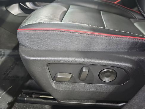 Certified 2022 Buick Envision Essence w/ Sport Touring Package image 36