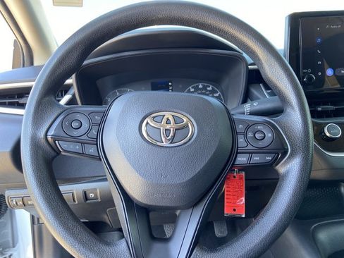 Used 2025 Toyota Corolla LE FWD image 37