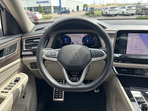 Used 2024 Volkswagen Atlas SEL Premium R-Line image 10