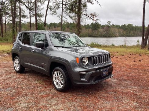 Used 2023 Jeep Renegade Latitude image 7