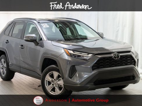 Used 2025 Toyota RAV4 LE AWD/4WD image 1
