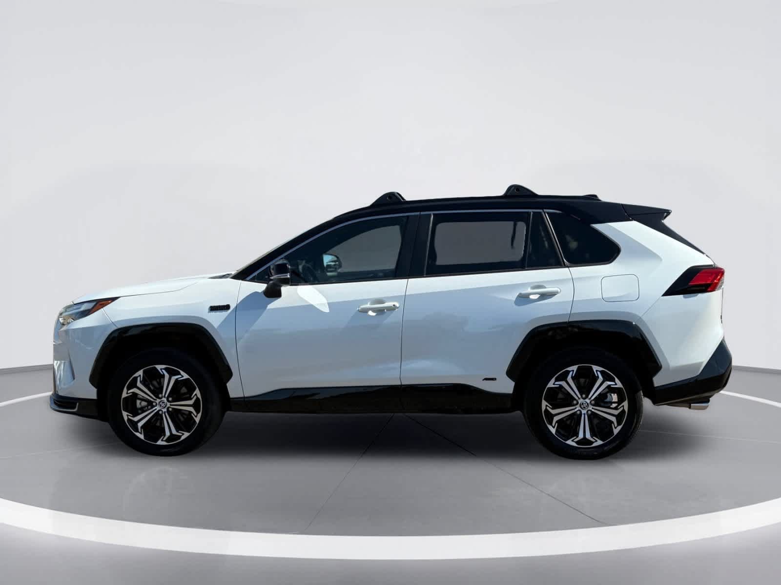 Used 2023 Toyota RAV4 XSE w/ Weather Package AWD/4WD image 4