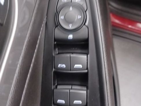 Used 2023 Chevrolet Traverse LT FWD image 18