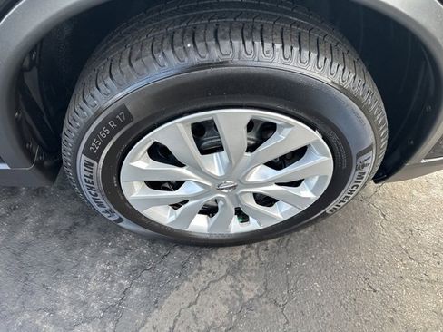 Used 2018 Nissan Rogue S image 19