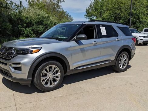 Used 2023 Ford Explorer XLT w/ Equipment Group 202A AWD/4WD image 7