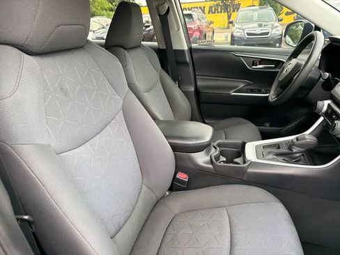 Used 2019 Toyota RAV4 XLE FWD image 25