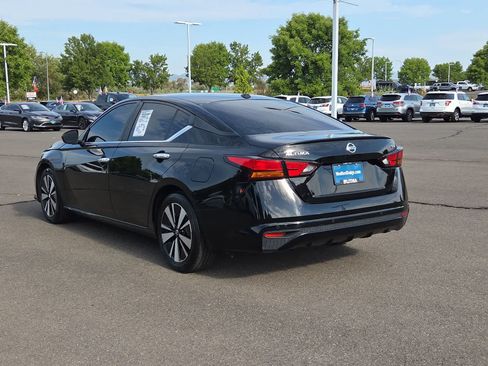 Used 2022 Nissan Altima 2.5 SV FWD image 12