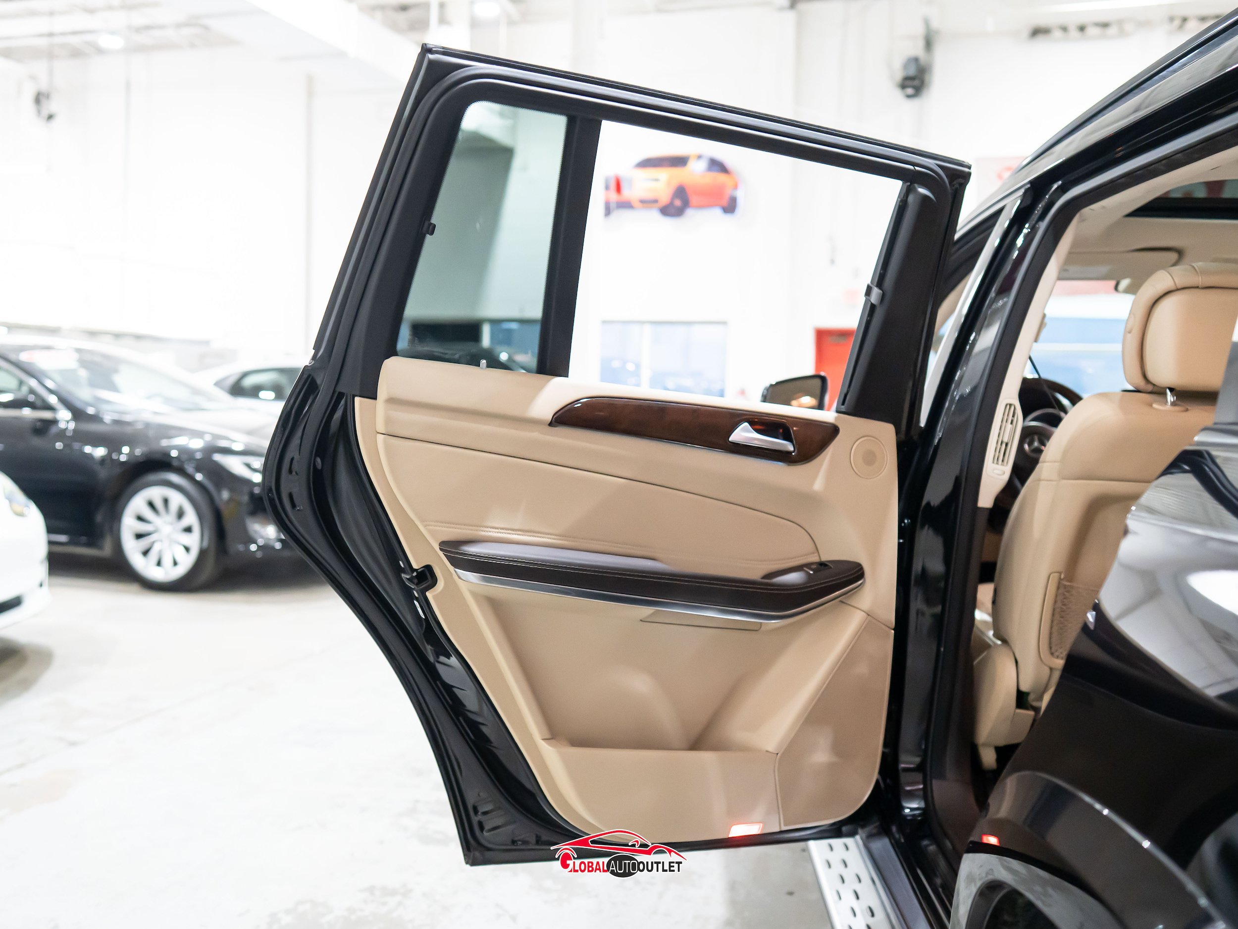 Used 2018 Mercedes-Benz GLS 550 4MATIC w/ Driver Assistance Package image 49