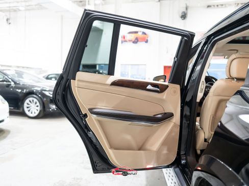 Used 2018 Mercedes-Benz GLS 550 4MATIC w/ Driver Assistance Package image 49