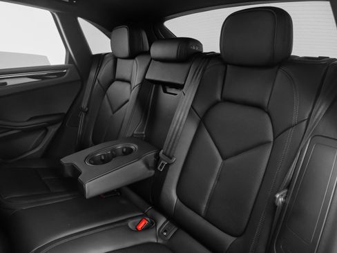 Used 2025 Porsche Macan image 37