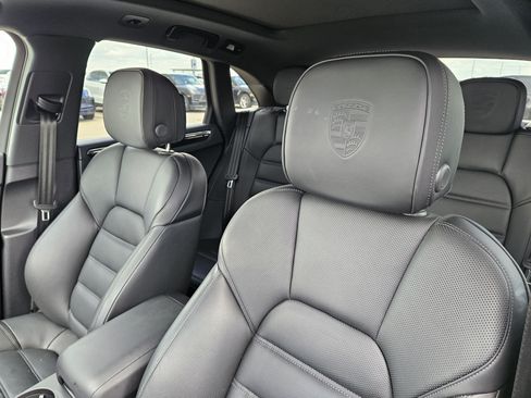 Certified 2026 Porsche Macan AWD/4WD image 6