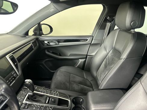 Used 2018 Porsche Macan AWD/4WD image 22