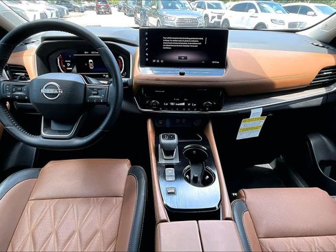 Used 2025 Nissan Rogue Platinum w/ Platinum Premium Package FWD image 16