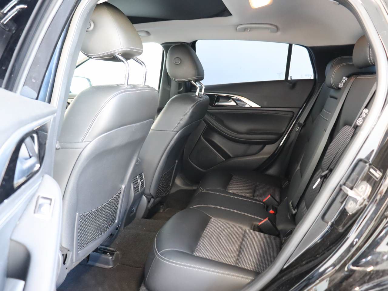 Used 2018 INFINITI QX30 FWD image 14