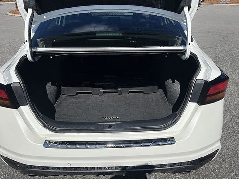 Certified 2021 Nissan Altima 2.5 SR w/ SR Premium Package image 15