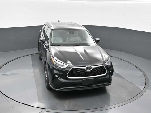 Used 2022 Toyota Highlander XLE image 20