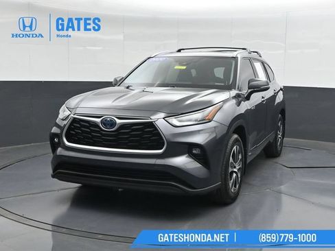 Used 2020 Toyota Highlander XLE AWD/4WD image 5