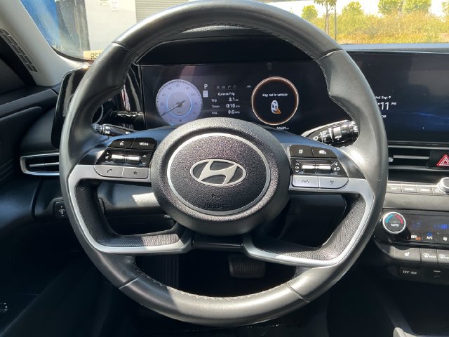 Used 2025 Hyundai Elantra SEL FWD image 13