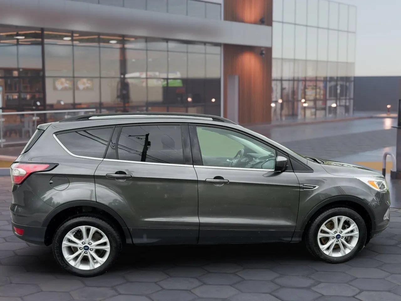 Used 2018 Ford Escape SE AWD/4WD image 4