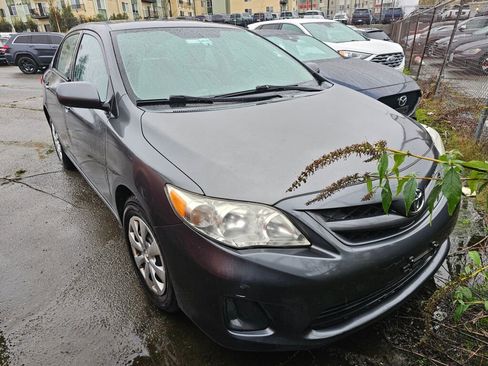 Used 2011 Toyota Corolla LE image 1